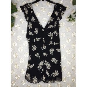 Women's UO Kimchi Blue Romper Black Cream Floral Ruffle Size  8